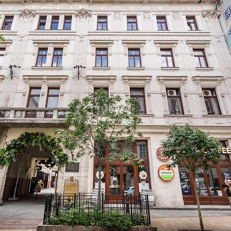 Ace Of Spades Gozsdu Budapest Kültér fotó